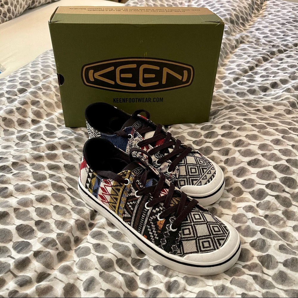 ✨NWT✨ KEEN // Elsa IV Sneaker